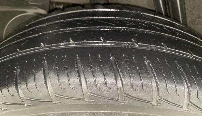 2017 Nissan Terrano XL (P), Petrol, Manual, 89,446 km, Right Rear Tyre Tread