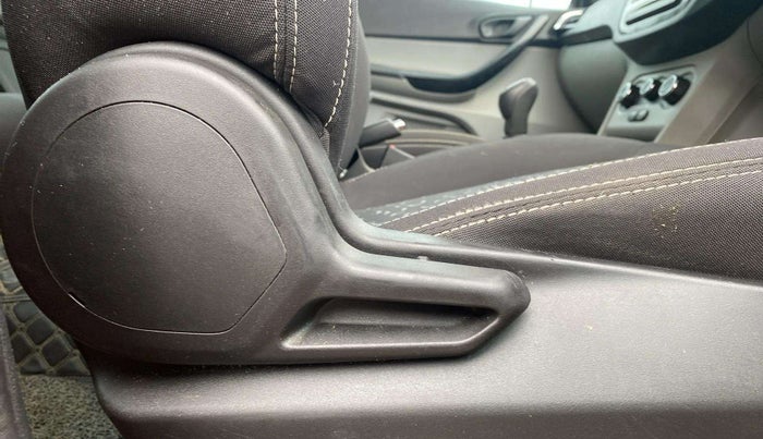 2020 Tata Tiago XT PETROL, Petrol, Manual, 62,971 km, Driver Side Adjustment Panel