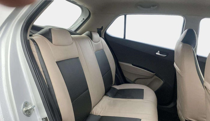 2016 Hyundai Grand i10 SPORTZ 1.2 KAPPA VTVT, Petrol, Manual, 33,933 km, Right Side Rear Door Cabin