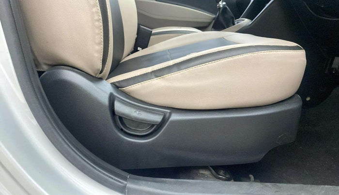 2016 Hyundai Grand i10 SPORTZ 1.2 KAPPA VTVT, Petrol, Manual, 33,933 km, Driver Side Adjustment Panel