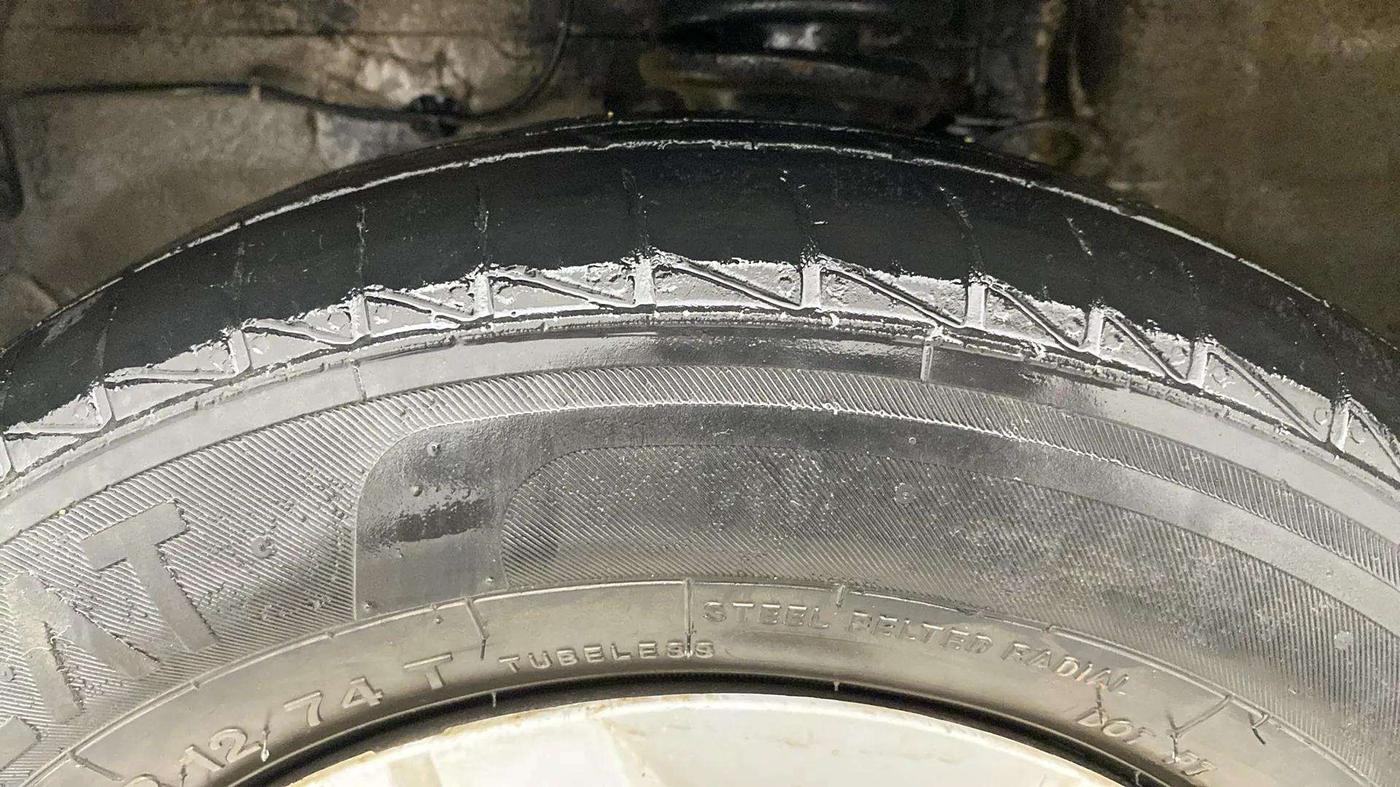 2023 Maruti Alto LXI O, Petrol, Manual, 31,065 km, Left Front Tyre Tread