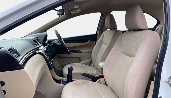 2015 Maruti Ciaz VXI+, Petrol, Manual, 80,042 km, Right Side Front Door Cabin