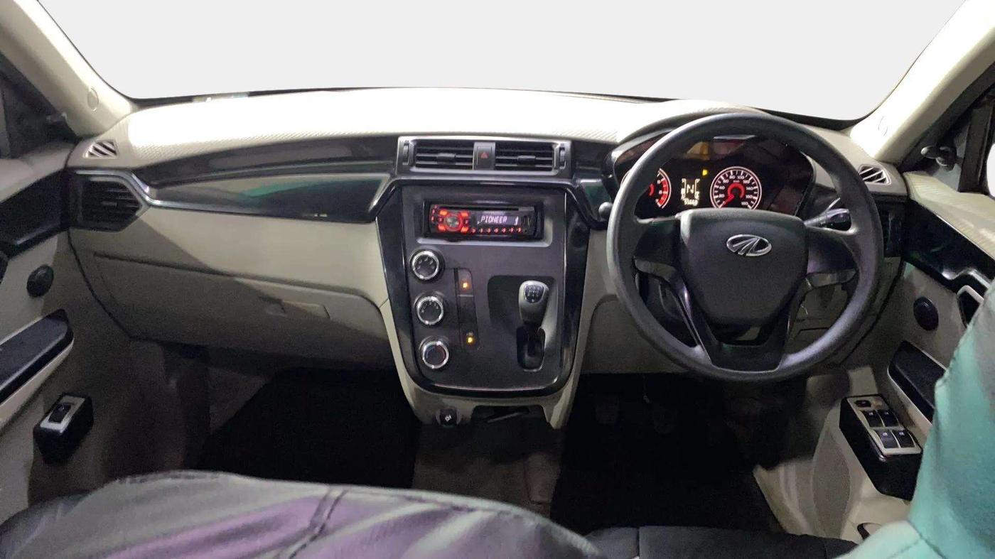 2017 Mahindra Kuv100 K2 D 6 STR, Diesel, Manual, 55,670 km, Dashboard