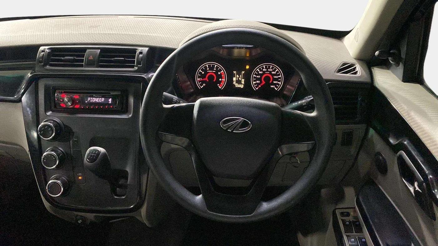 2017 Mahindra Kuv100 K2 D 6 STR, Diesel, Manual, 55,670 km, Steering Wheel Close Up