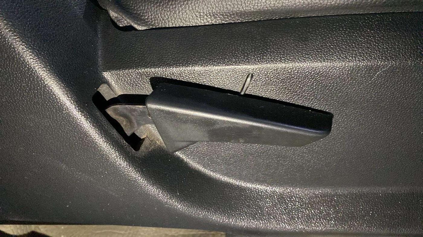2017 Mahindra Kuv100 K2 D 6 STR, Diesel, Manual, 55,670 km, Driver Side Adjustment Panel