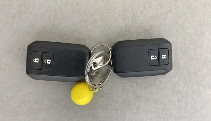 2022 Maruti Grand Vitara ALPHA SMART HYBRID, Petrol, Manual, 98,738 km, Key Close Up