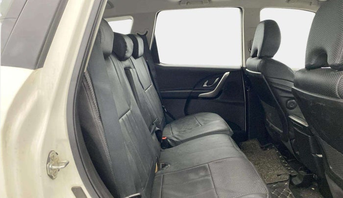 2018 Mahindra XUV500 W9, Diesel, Manual, 76,768 km, Right Side Rear Door Cabin