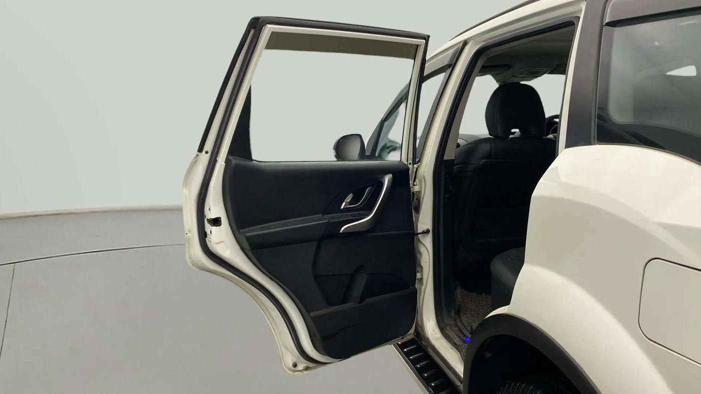 2018 Mahindra XUV500 W9, Diesel, Manual, 76,768 km, LHS Rear Door