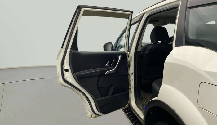 2018 Mahindra XUV500 W9, Diesel, Manual, 76,768 km, LHS Rear Door