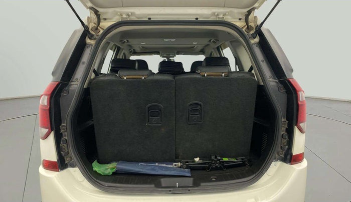2018 Mahindra XUV500 W9, Diesel, Manual, 76,768 km, Boot Inside