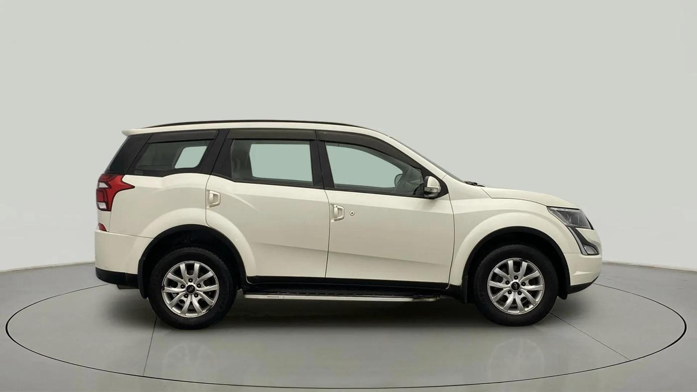 2018 Mahindra XUV500 W9, Diesel, Manual, 76,768 km, Right Side View