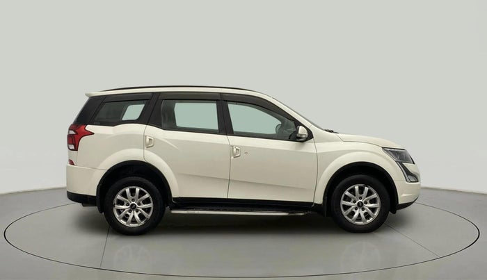 2018 Mahindra XUV500 W9, Diesel, Manual, 76,768 km, Right Side View