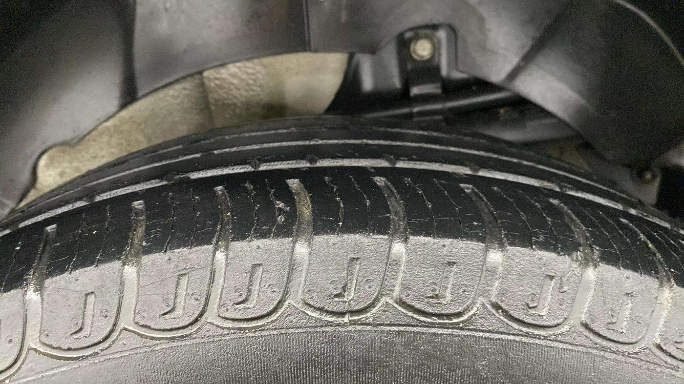 2018 Mahindra XUV500 W9, Diesel, Manual, 76,768 km, Left Rear Tyre Tread