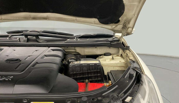 2018 Mahindra XUV500 W9, Diesel, Manual, 76,768 km, Engine View - Left