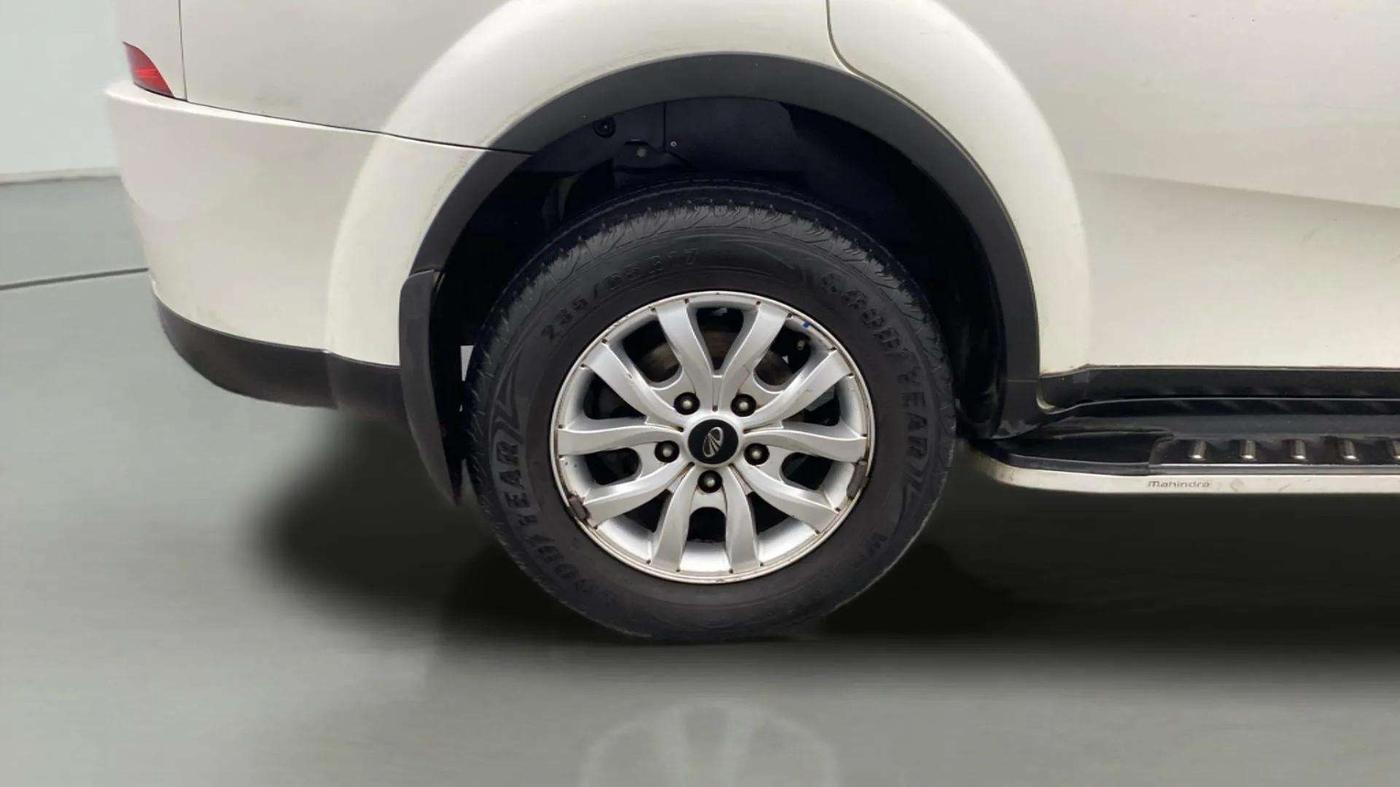 2018 Mahindra XUV500 W9, Diesel, Manual, 76,768 km, Right Rear Wheel