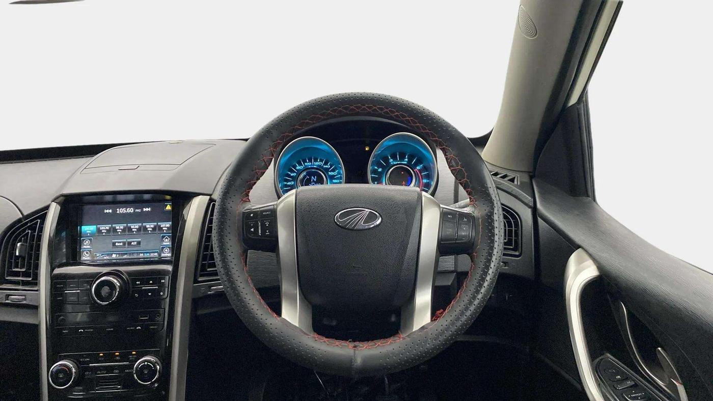 2018 Mahindra XUV500 W9, Diesel, Manual, 76,768 km, Steering Wheel Close Up