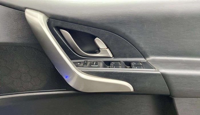 2018 Mahindra XUV500 W9, Diesel, Manual, 76,768 km, Driver Side Door Panels Control
