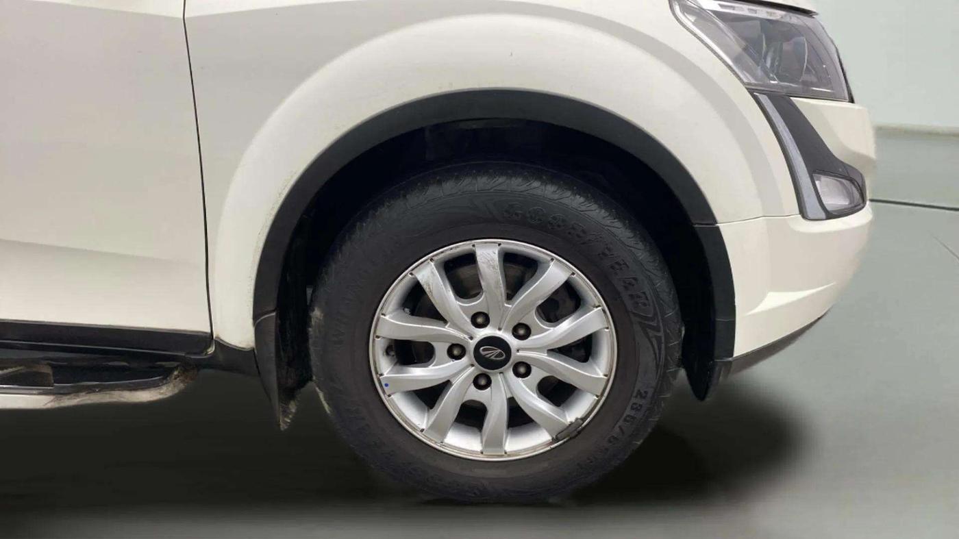 2018 Mahindra XUV500 W9, Diesel, Manual, 76,768 km, Right Front Wheel