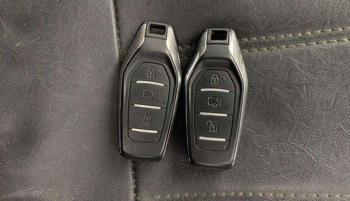 2018 Mahindra XUV500 W9, Diesel, Manual, 76,768 km, Key Close Up