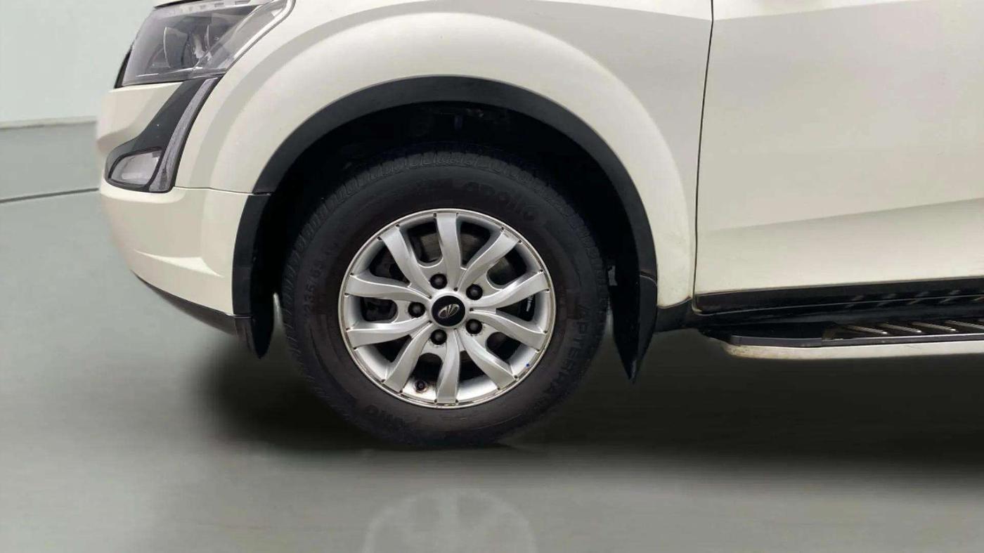 2018 Mahindra XUV500 W9, Diesel, Manual, 76,768 km, Left Front Wheel
