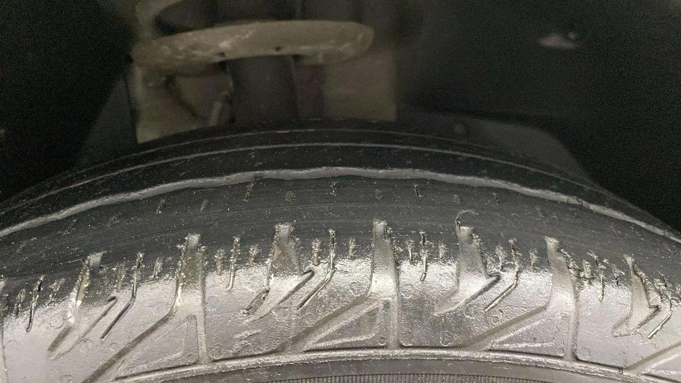 2018 Mahindra XUV500 W9, Diesel, Manual, 76,768 km, Right Front Tyre Tread