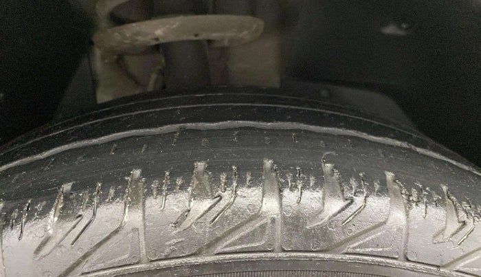 2018 Mahindra XUV500 W9, Diesel, Manual, 76,768 km, Right Front Tyre Tread