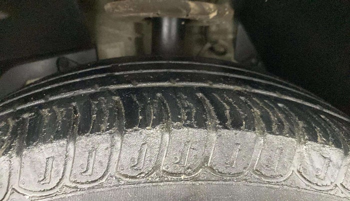 2018 Mahindra XUV500 W9, Diesel, Manual, 76,768 km, Left Front Tyre Tread