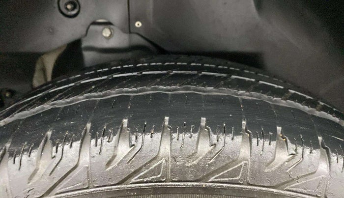 2018 Mahindra XUV500 W9, Diesel, Manual, 76,768 km, Right Rear Tyre Tread