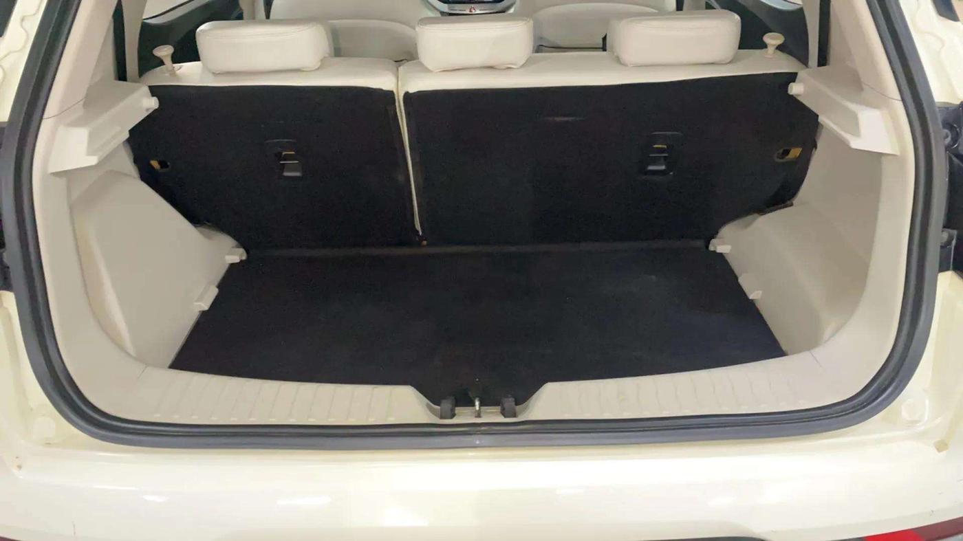 2021 Mahindra XUV300 W8 (O) 1.2 PETROL AMT, Petrol, Automatic, 17,793 km, Boot Inside
