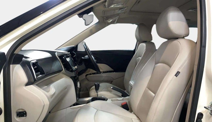 2021 Mahindra XUV300 W8 (O) 1.2 PETROL AMT, Petrol, Automatic, 17,793 km, Right Side Front Door Cabin