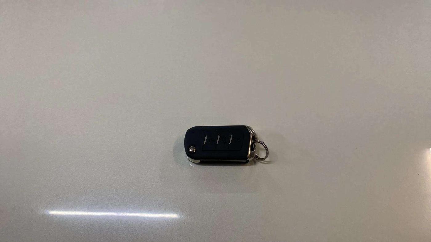2021 Mahindra XUV300 W8 (O) 1.2 PETROL AMT, Petrol, Automatic, 17,793 km, Key Close Up