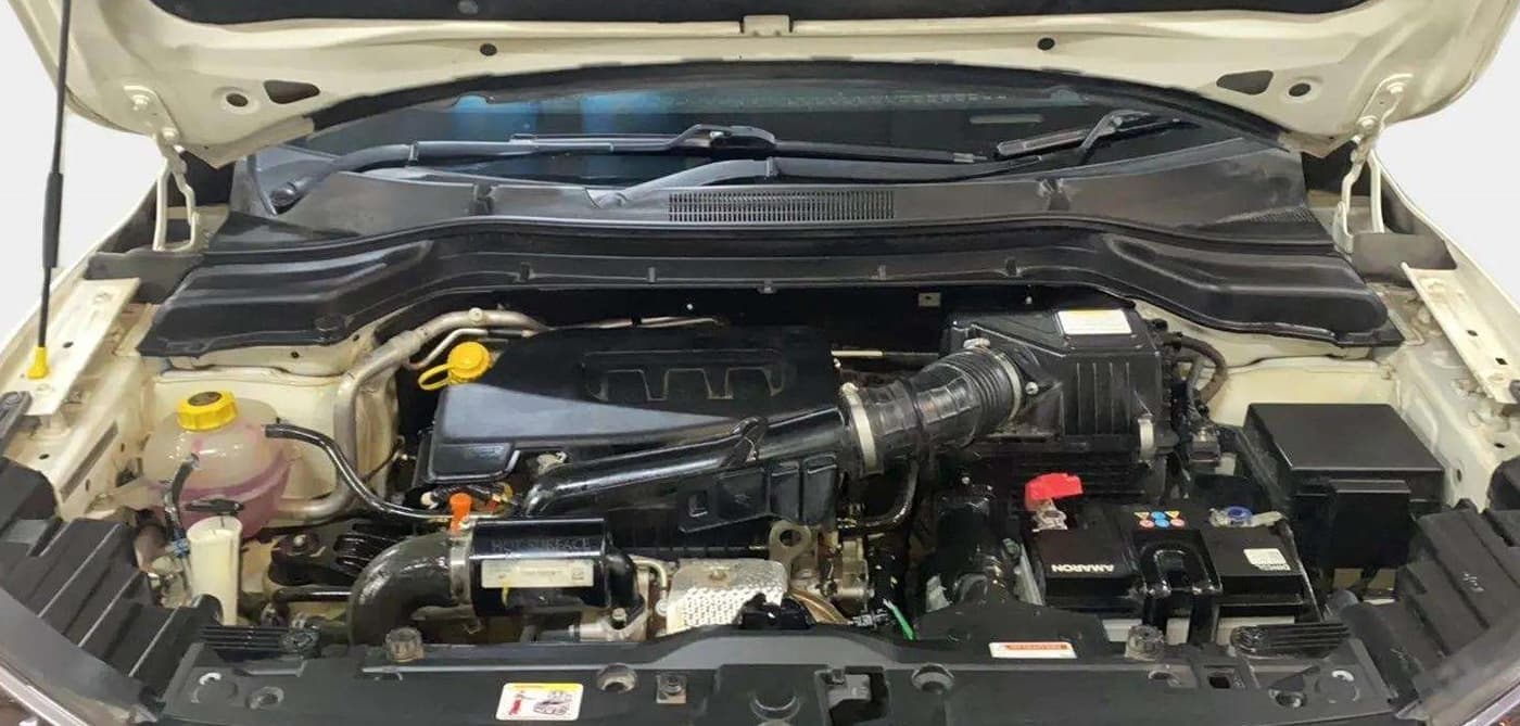 2021 Mahindra XUV300 W8 (O) 1.2 PETROL AMT, Petrol, Automatic, 17,793 km, Engine View