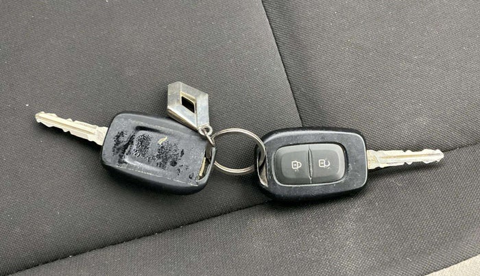2019 Renault TRIBER RXL MT, Petrol, Manual, 31,540 km, Key Close Up