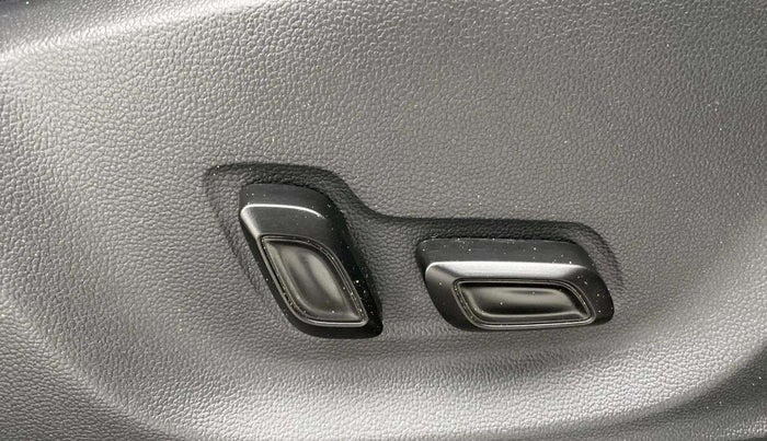 2023 MG ASTOR SAVVY 1.5 CVT, Petrol, Automatic, 15,356 km, Driver Side Adjustment Panel