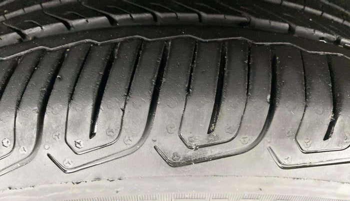 2023 MG ASTOR SAVVY 1.5 CVT, Petrol, Automatic, 15,356 km, Right Front Tyre Tread