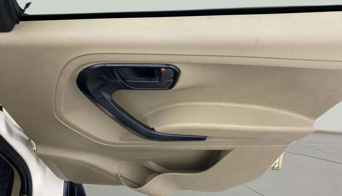 2024 Mahindra BOLERO NEO N 8, Diesel, Manual, 37,580 km, Driver Side Door Panels Control