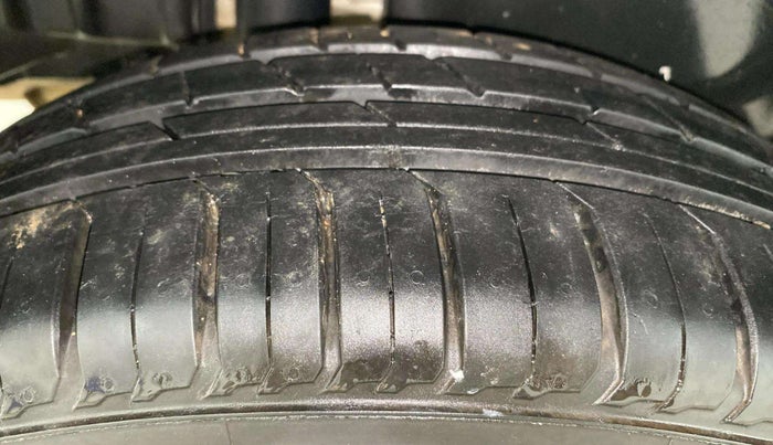 2013 Maruti Swift ZXI, Petrol, Manual, 45,428 km, Right Rear Tyre Tread