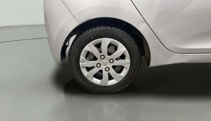 2017 Hyundai Eon MAGNA +, CNG, Manual, 76,968 km, Right Rear Wheel