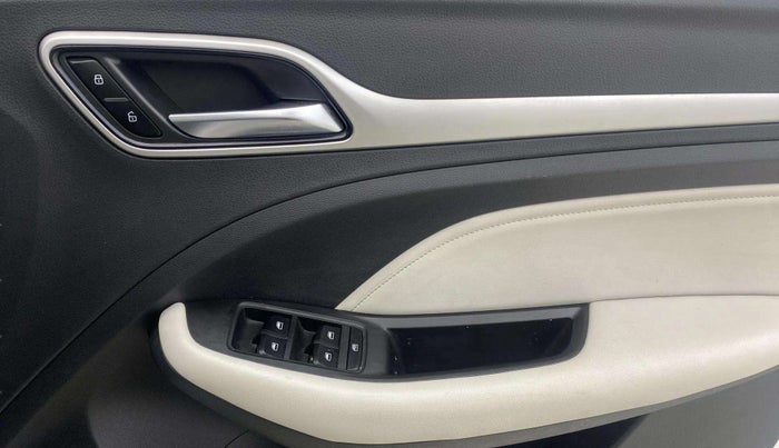 2021 MG ASTOR SHARP 1.5 CVT, Petrol, Automatic, 29,488 km, Driver Side Door Panels Control