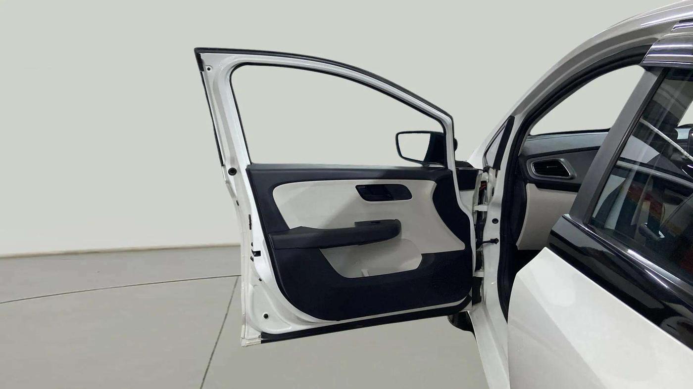 2024 Tata ALTROZ XM PLUS CNG, CNG, Manual, 16,196 km, LHS Front Door