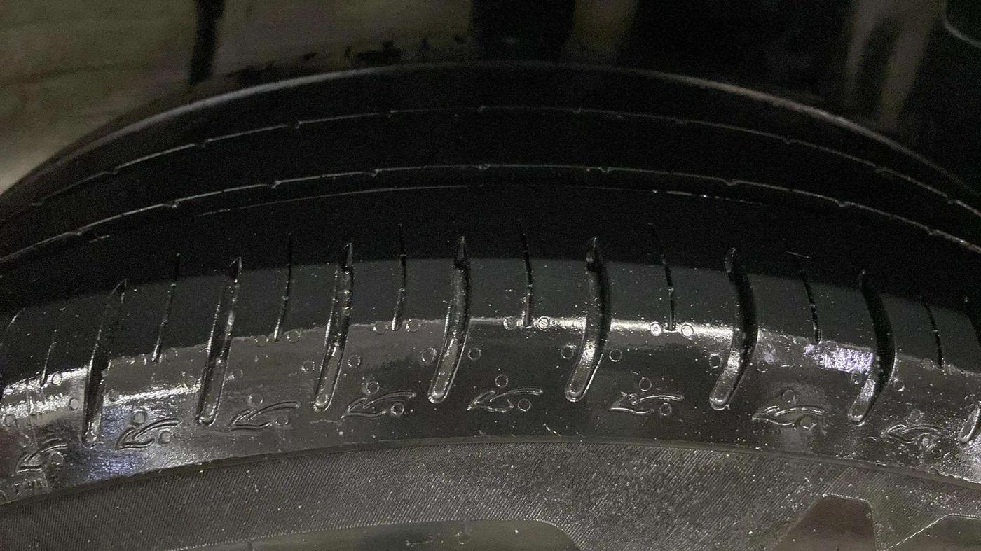 2024 Tata ALTROZ XM PLUS CNG, CNG, Manual, 16,196 km, Left Rear Tyre Tread