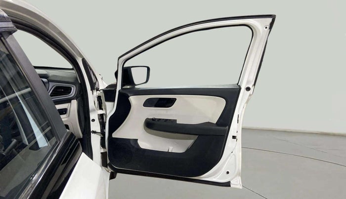 2024 Tata ALTROZ XM PLUS CNG, CNG, Manual, 15,960 km, RHS Front Door
