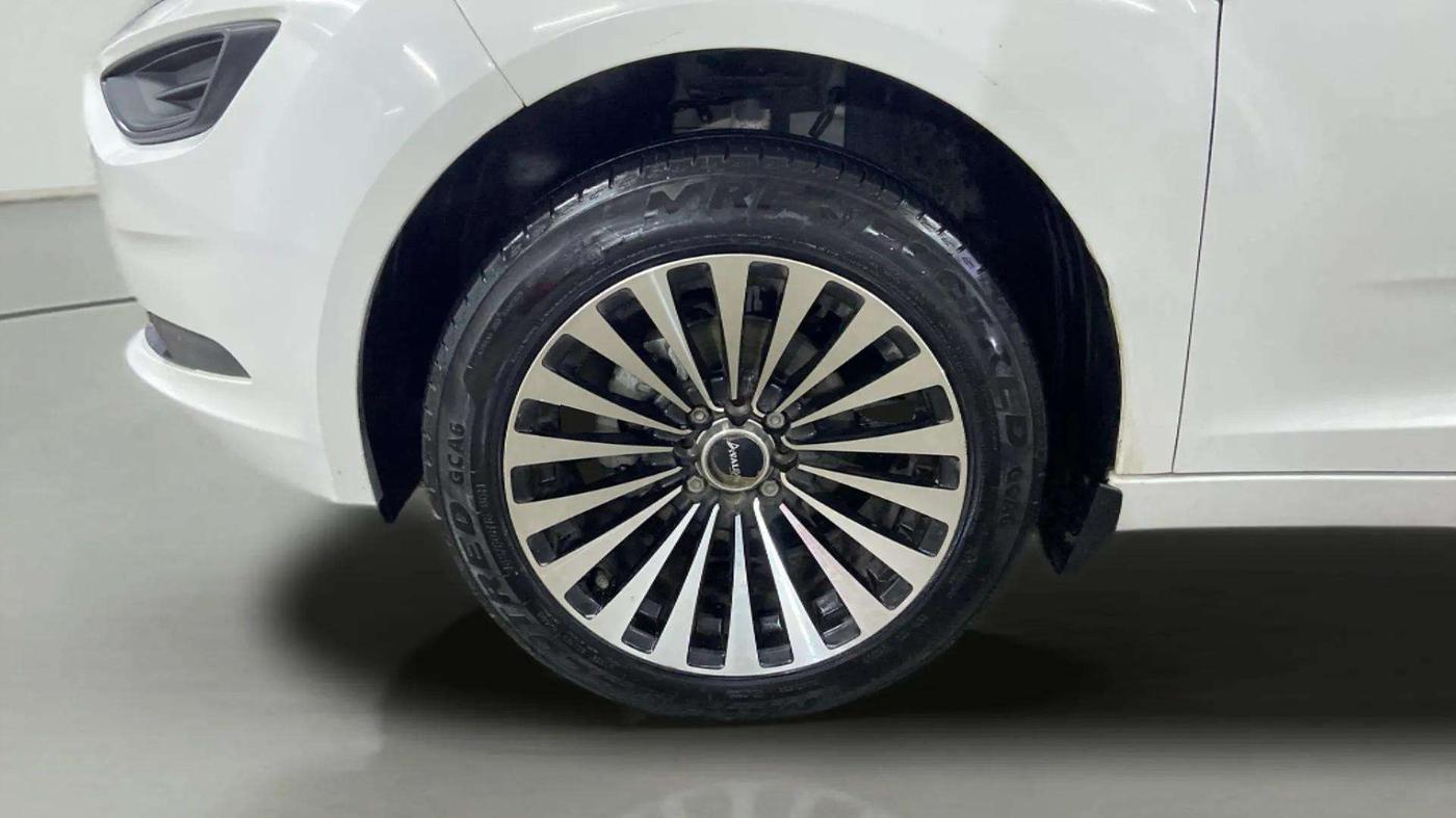 2024 Tata ALTROZ XM PLUS CNG, CNG, Manual, 16,196 km, Left Front Wheel