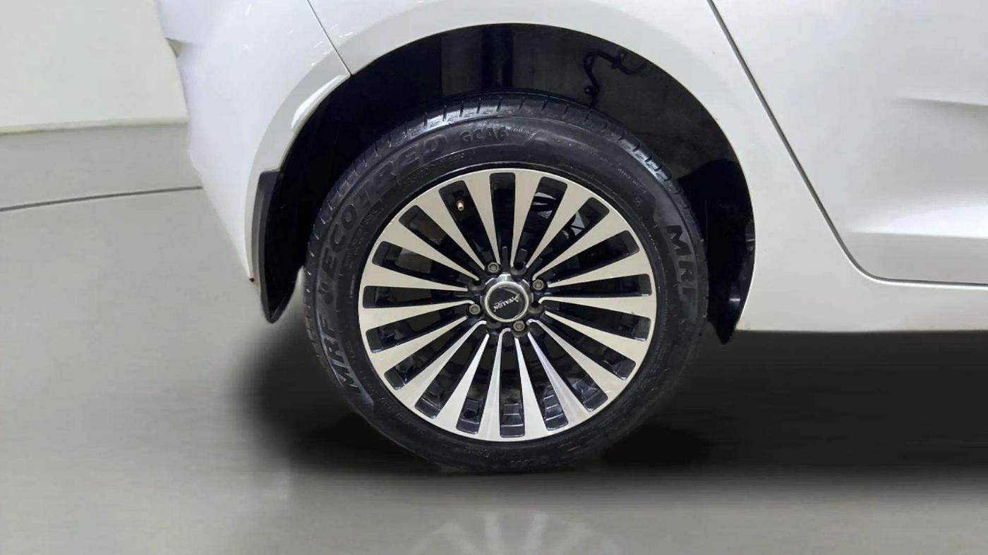 2024 Tata ALTROZ XM PLUS CNG, CNG, Manual, 16,196 km, Right Rear Wheel