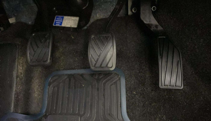 2020 Maruti S Cross ALPHA 1.5, Petrol, Manual, 73,293 km, Pedals