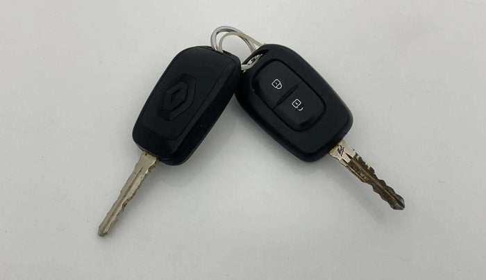 2019 Renault TRIBER RXL MT, Petrol, Manual, 50,404 km, Key Close Up
