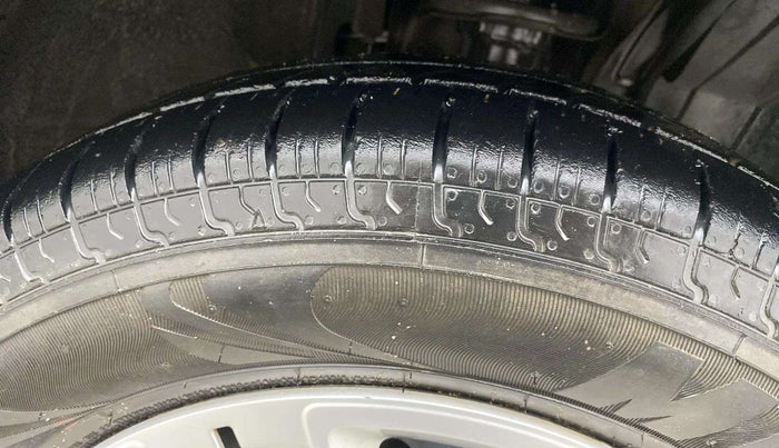 2019 Renault TRIBER RXL MT, Petrol, Manual, 50,404 km, Right Front Tyre Tread