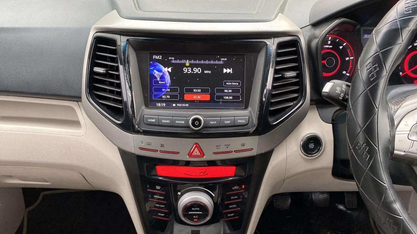 2022 Mahindra XUV300 W8 1.5 DIESEL, Diesel, Manual, 48,030 km, Air Conditioner