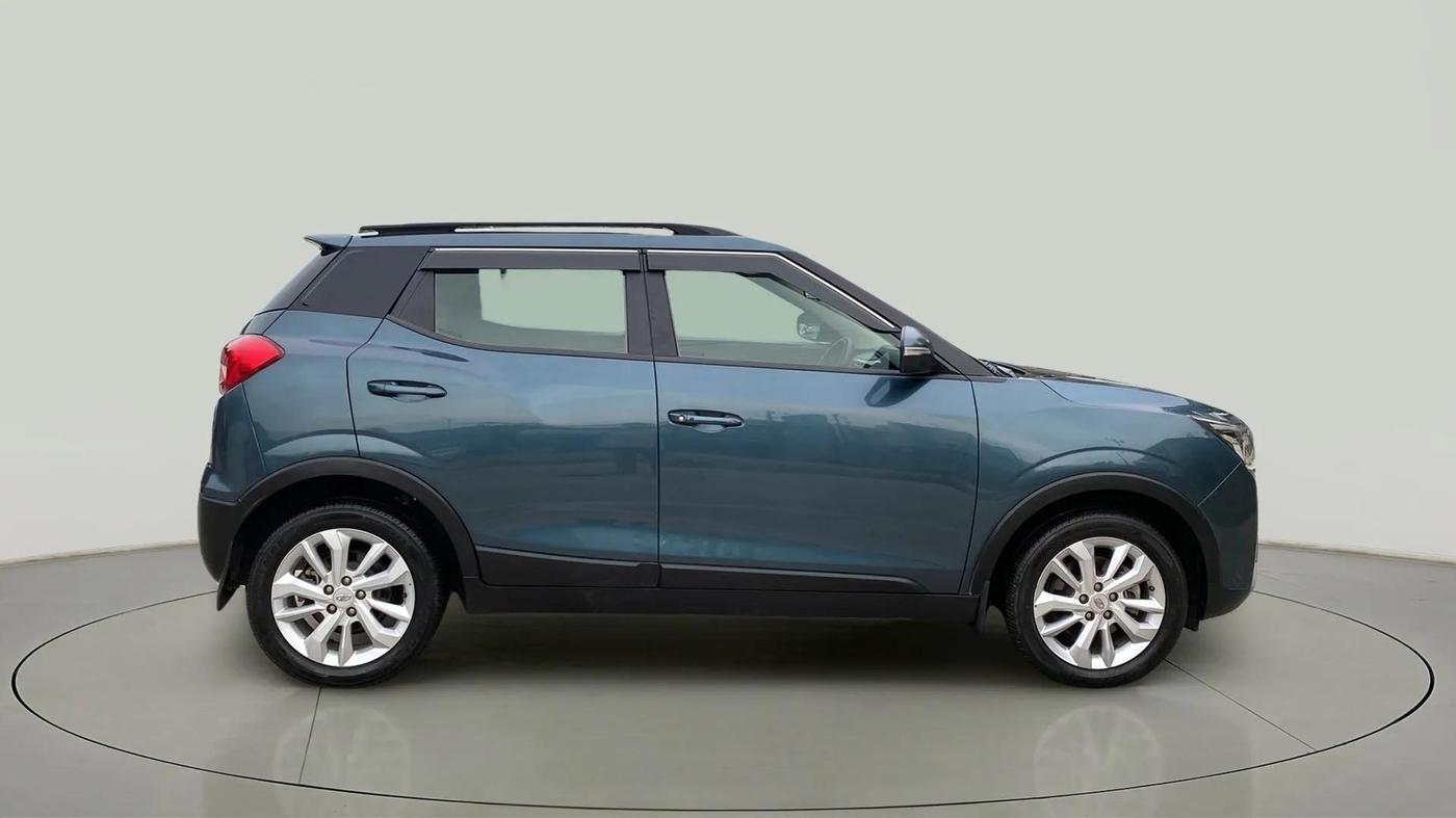 2022 Mahindra XUV300 W8 1.5 DIESEL, Diesel, Manual, 48,030 km, Right Side View