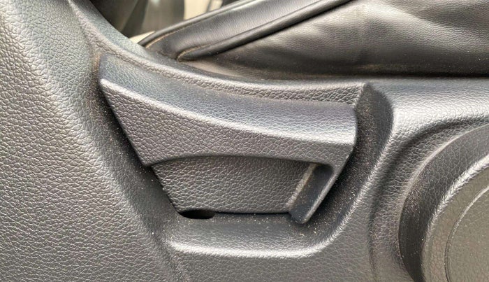 2022 Mahindra XUV300 W8 1.5 DIESEL, Diesel, Manual, 47,991 km, Driver Side Adjustment Panel